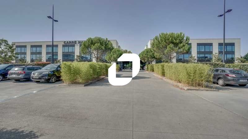 A proximité du centre commercial Carré Sénart, de