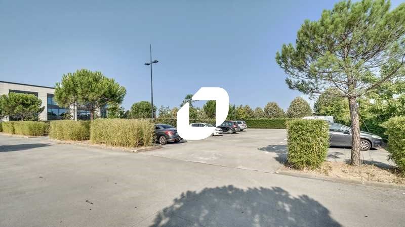 A proximité du centre commercial Carré Sénart, de