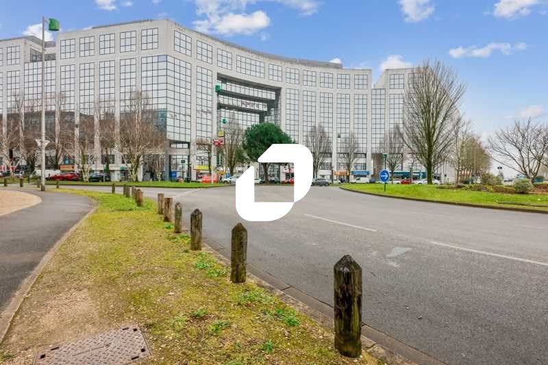 Situé à deux pas du RER A station « Noisy MONT D'