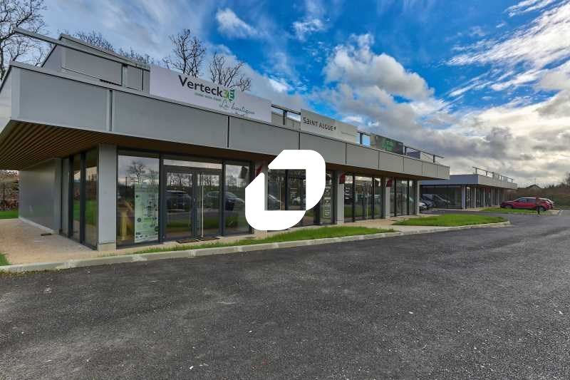 Dans un programme neuf, proche de la Gare RER de