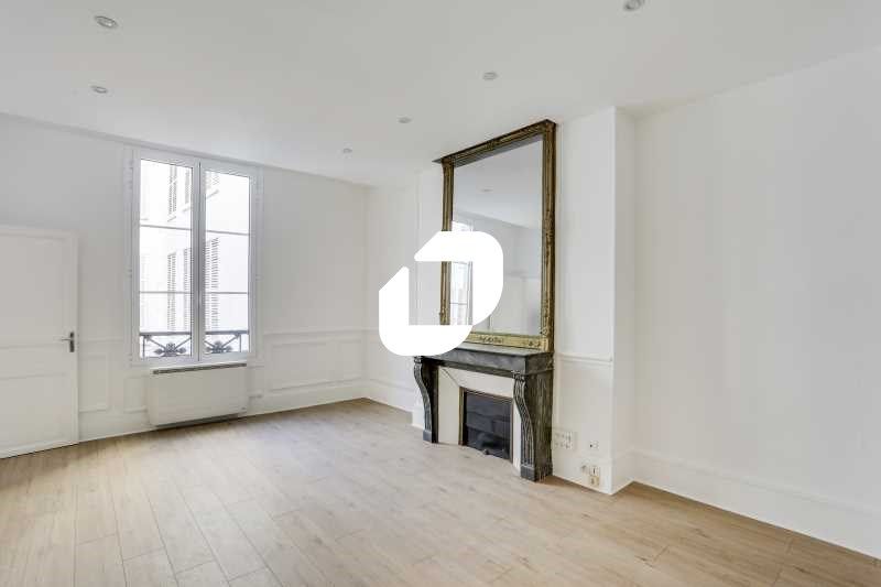 A proximité immédiate de la Place de la Bourse et