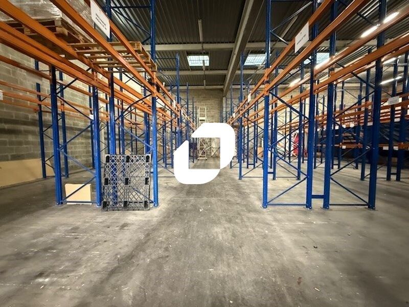 Au coeur du parc d'activité de Mery Sur Oise et d