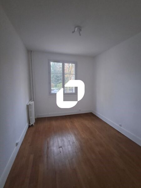 Au sein d'un immeuble de bonne facture, découvrez