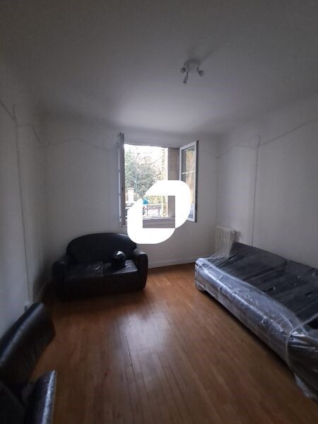 Au sein d'un immeuble de bonne facture, découvrez