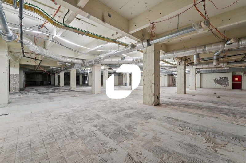 Dans un immeuble emblématique style Eiffel, rénov