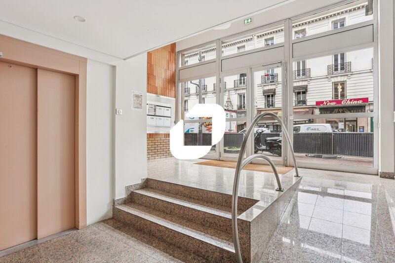 En centre ville, à proximité immédiate du métro (