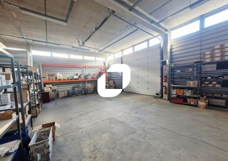 A proximité de l'autoroute A4 et de la Francilien