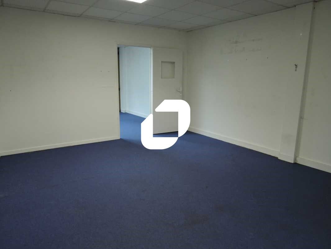 Situé à l'entrée de la Zone d'Activité PARIEST, à