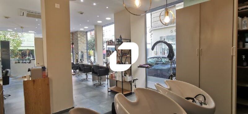 Emplacement 1 / Local d'angle IMMPROVE a le plais