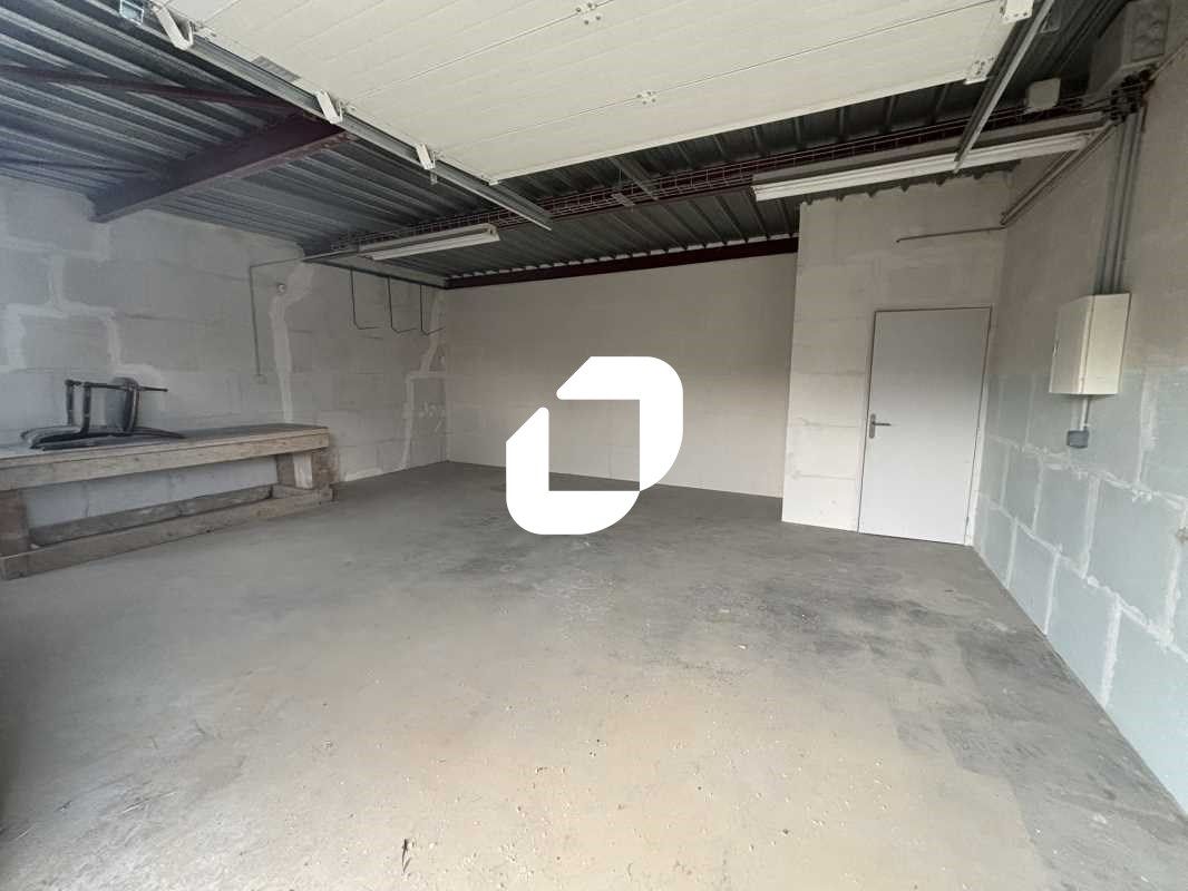 Situé au pied de la gare RER de Ris-Orangis (RER 