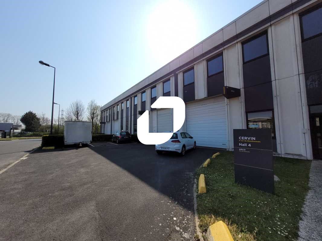 A Lisses, au pied de l'autoroute A6 et proximité 