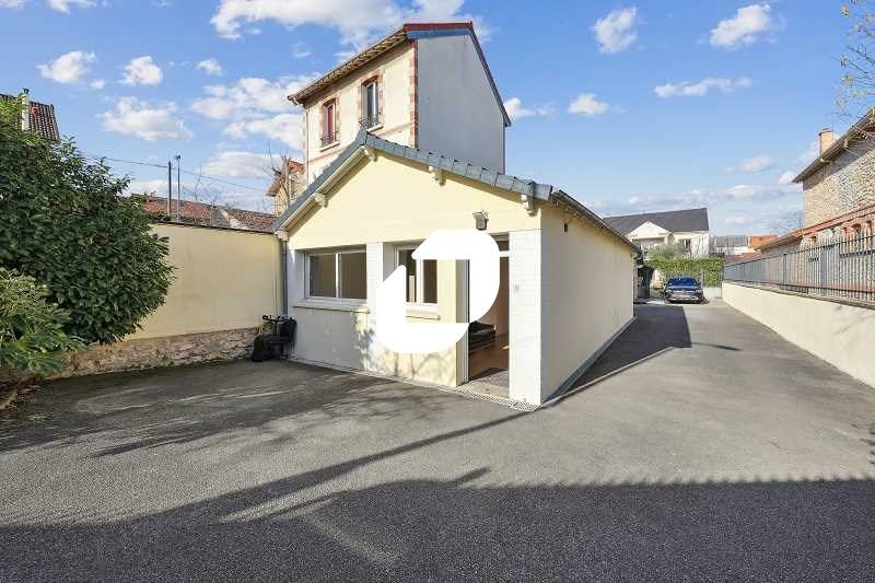 Découvrez ce bâtiment indépendant de 67 m² à loue