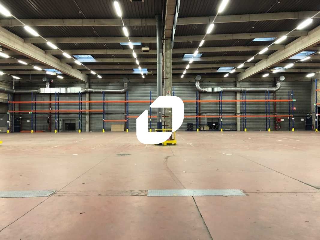 Situé dans un parc mixte d'activités et de bureau