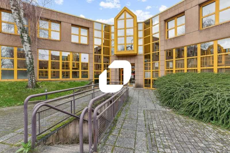 IMMPROVE vous propose à la location quatres surfa