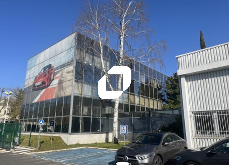 Au coeur du parc d'activités de Courtaboeuf, sur 