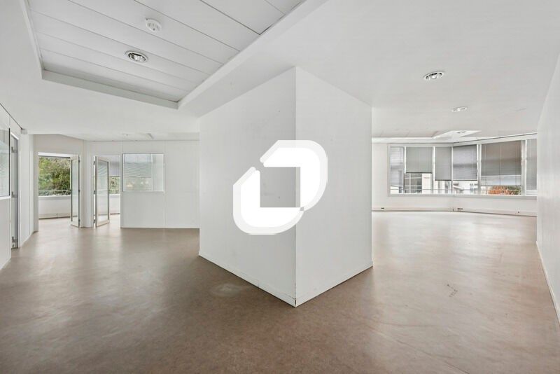 Idéalement situé à Saint-Maurice, à proximité imm