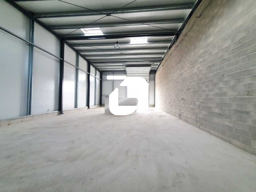 Au sein d'un bâtiment récent et proche des accès 