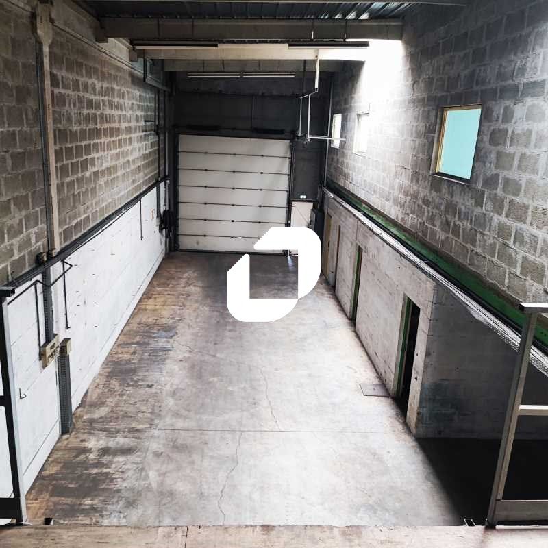 Situé dans la zone d'activité des Roseaux à Valen