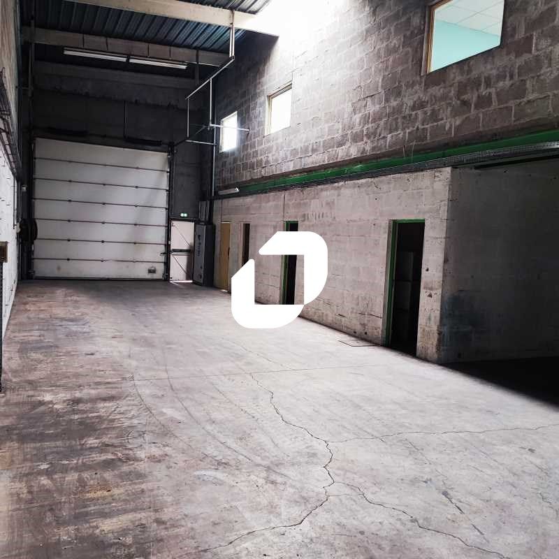 Situé dans la zone d'activité des Roseaux à Valen