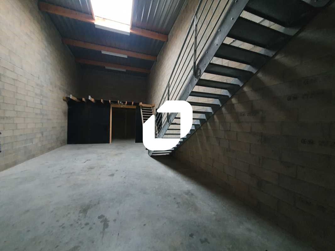 Situé dans la Zone Industrielle d'Ozoir-la-Ferriè