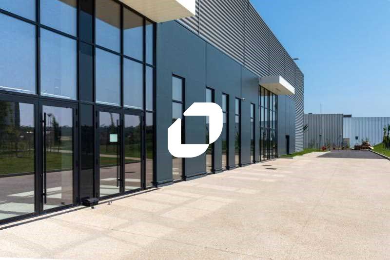 Situé au coeur de la zone d'activité dynamique de