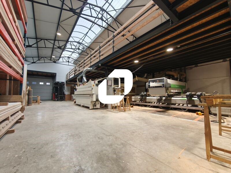 Situé à Villeneuve-Saint-Georges, sur l'axe strat