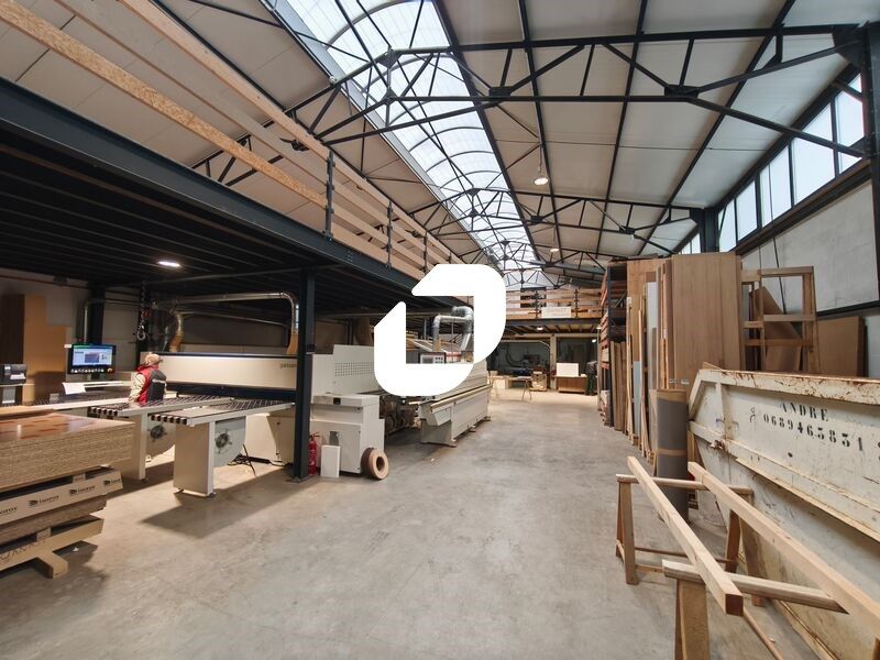 Situé à Villeneuve-Saint-Georges, sur l'axe strat