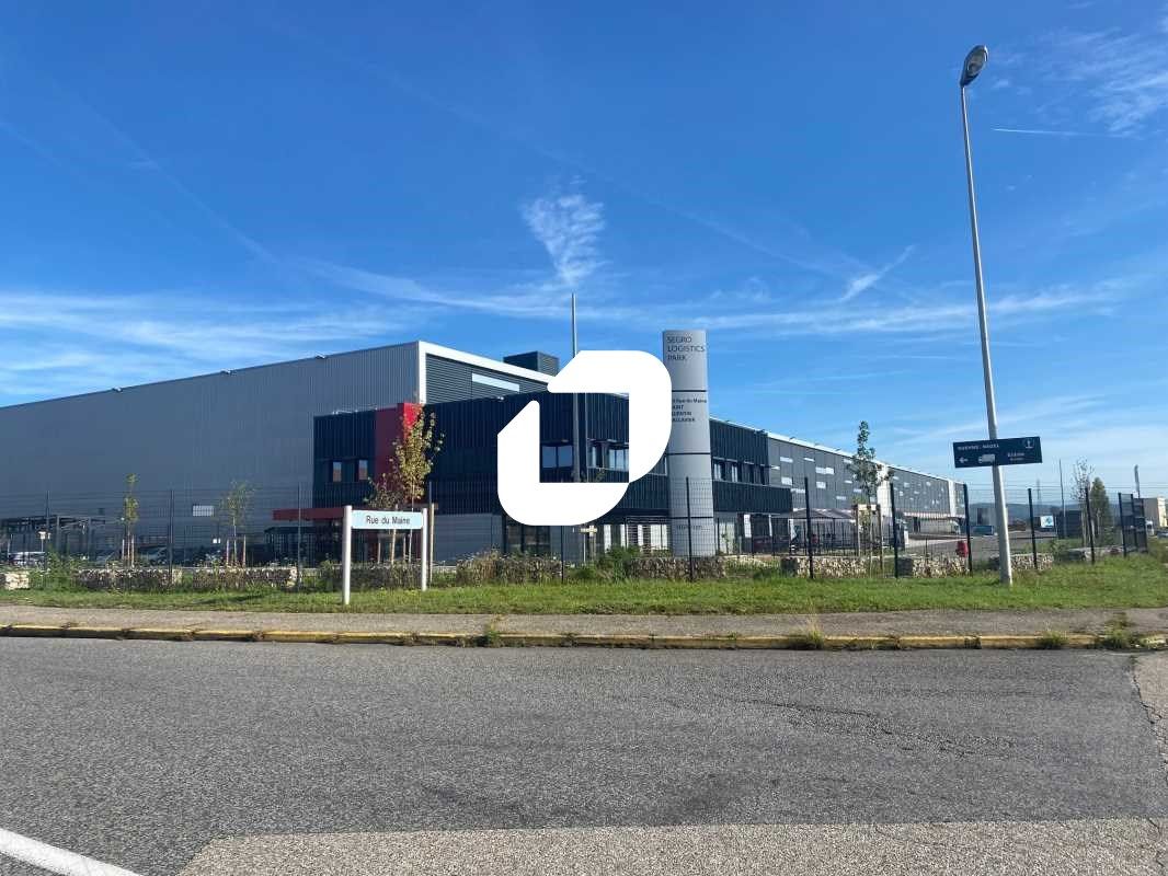 Situé au coeur du parc d'activités de Chesnes, pr