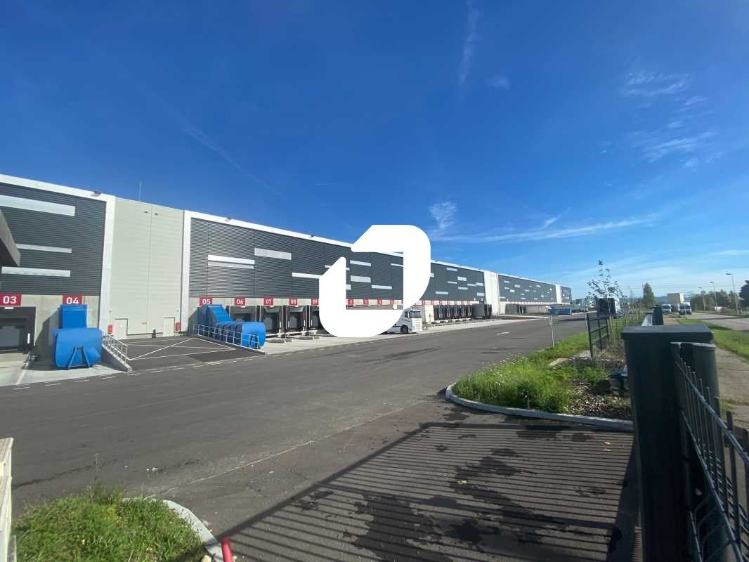 Situé au coeur du parc d'activités de Chesnes, pr