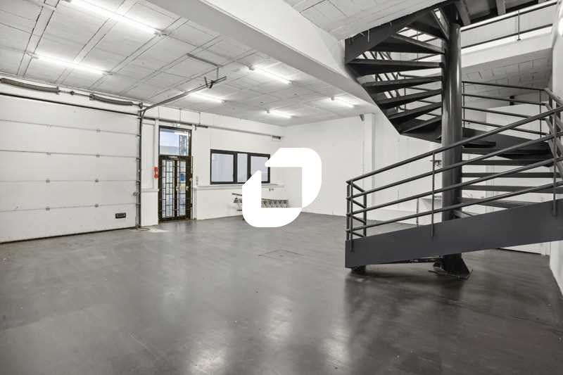 Situé à proximité de la nationale N104, dans la Z