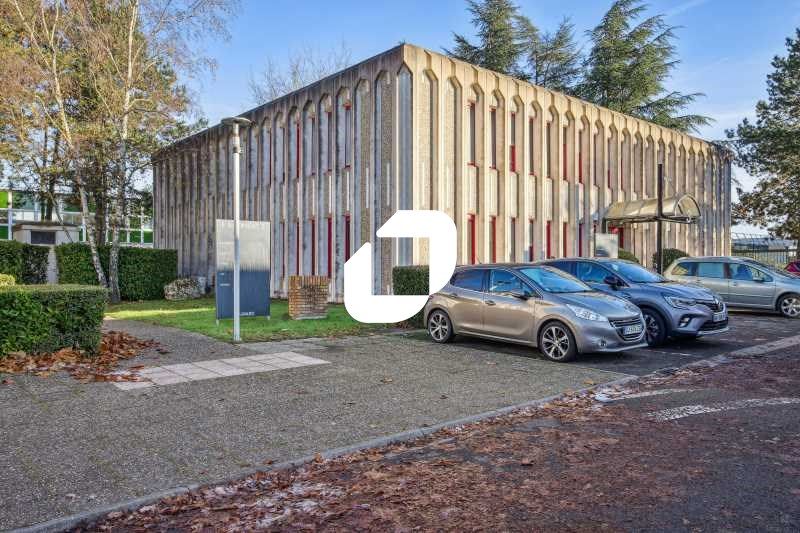 Idéalement situé au coeur de la zone industrielle