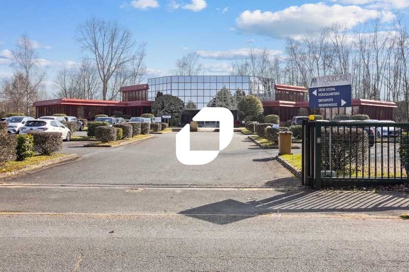 Situé à Dourdan, dans un cadre arboré et agréable
