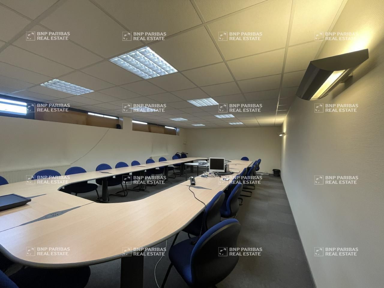 1885 m² pour ce activité en location à Fleury-les-aubrais