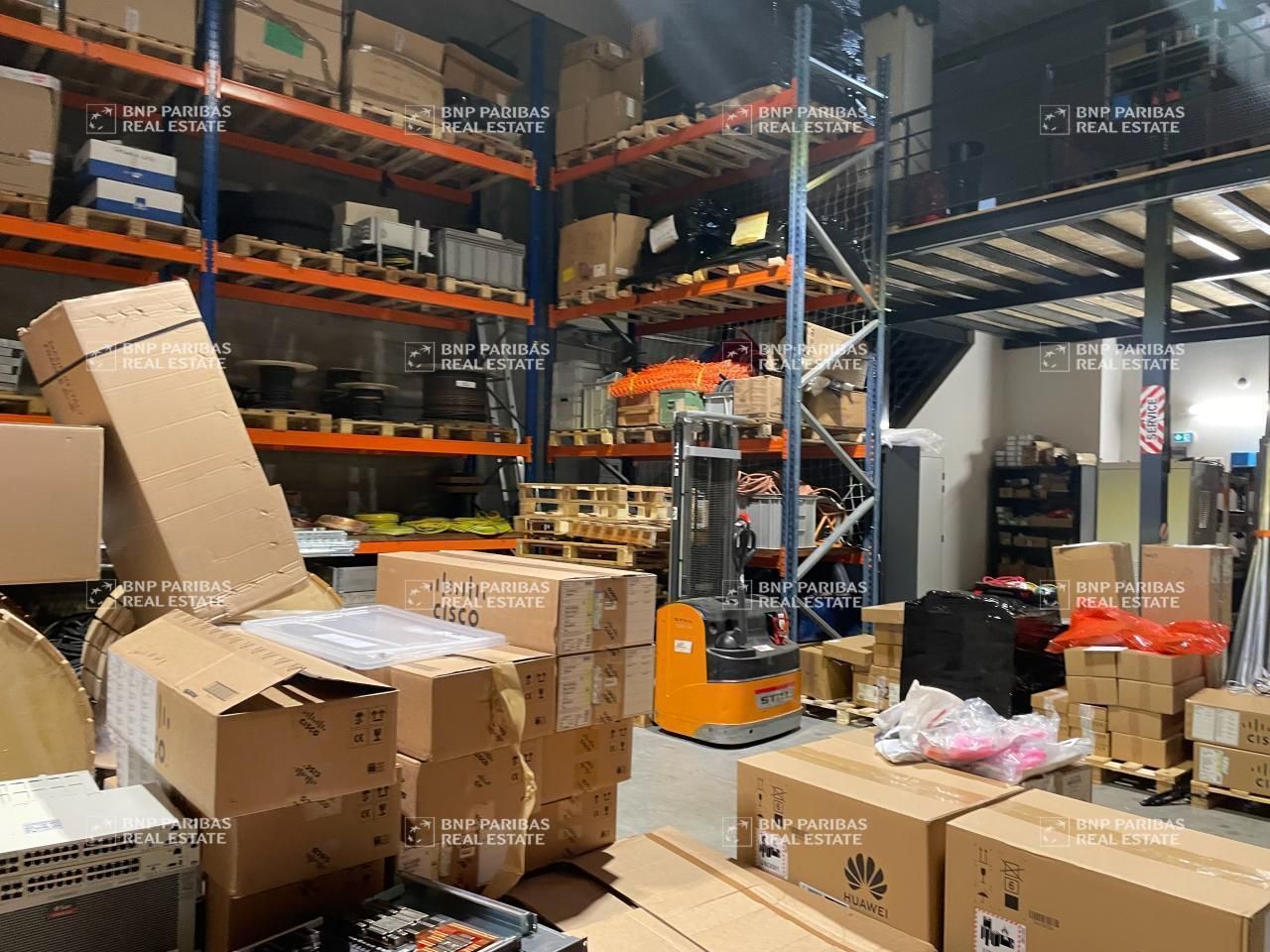 420 m² pour ce activité en location à Vaulx-milieu