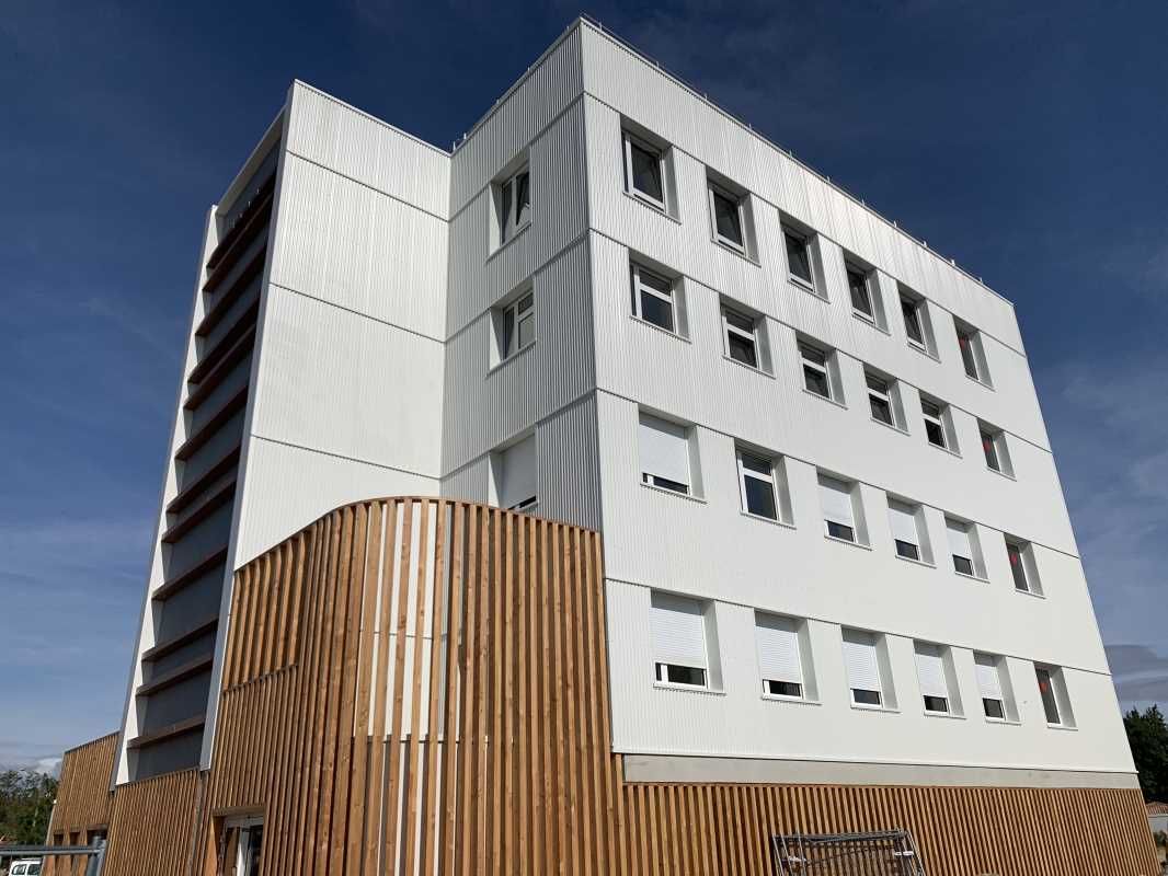 À VILLENAVE D'ORNON, à proximité des axes routier