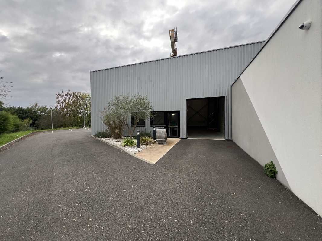 À TRESSES, FAIR-RE vous propose un bâtiment  indé