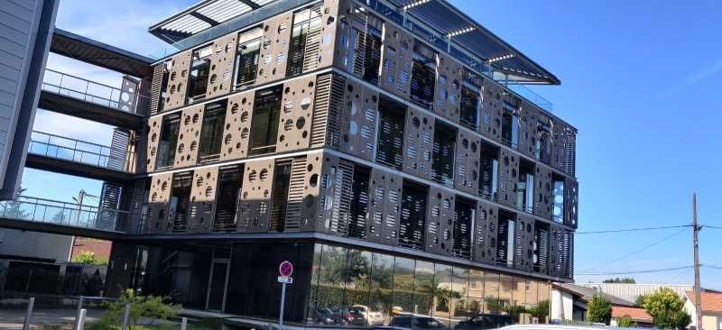 À MÉRIGNAC, au pied du Tram, au sein d'un immeubl