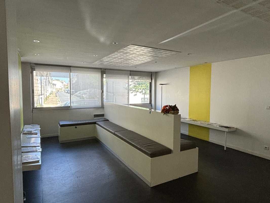 À BORDEAUX, à proximité de la Barrière de Pessac,