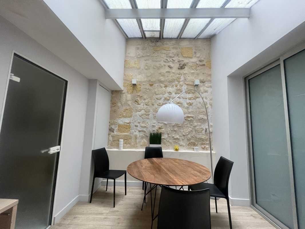 À BORDEAUX, aux portes du Triangle d'Or, situé su