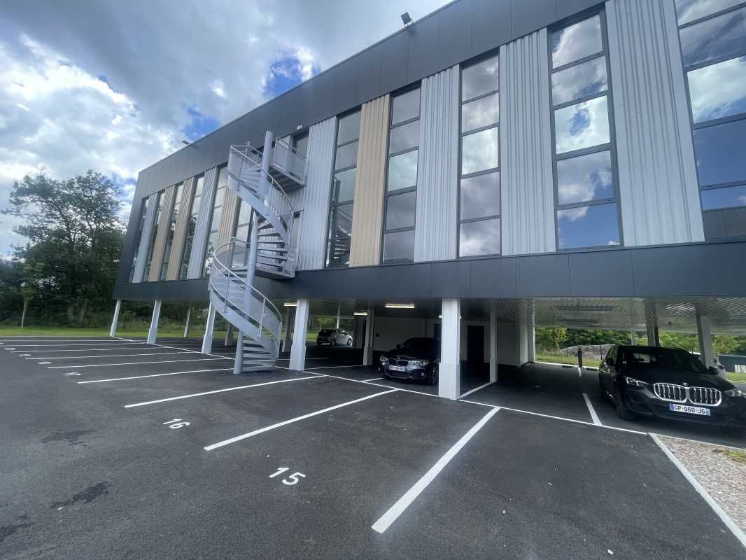 À MÉRIGNAC,  au sein du Parc d'Activités Vert Cas