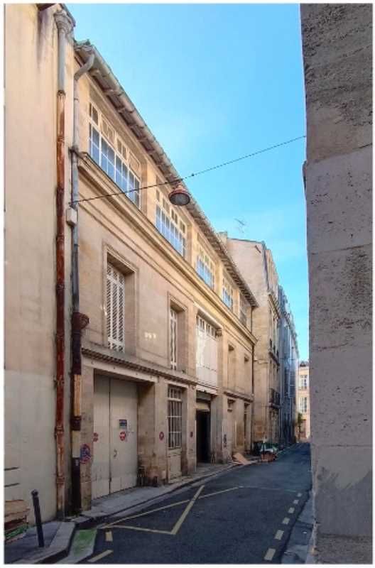 En hyper-centre de Bordeaux, à proximité de la pl