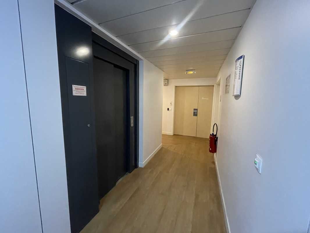 À BORDEAUX, dans le quartier des Chartrons, acces