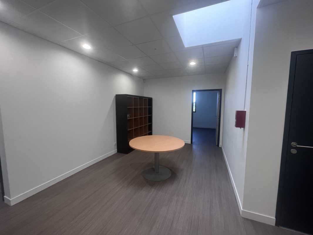 Au coeur d'un parc d'activités mixte situé sur la