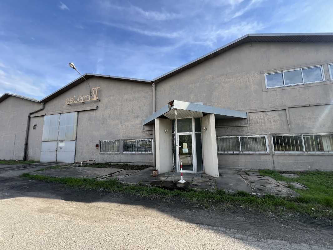 Locaux d'activité de 2 000 m² non divisibles à lo