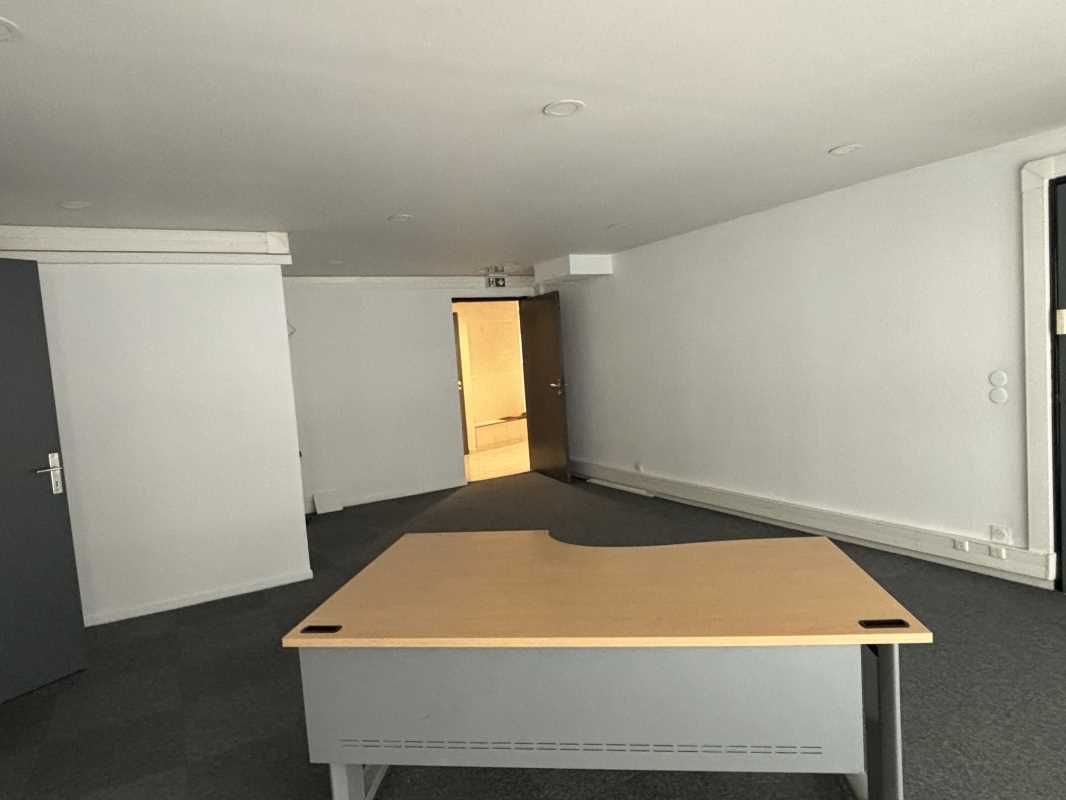 Situé dans le centre de Bordeaux, quartier des Ch