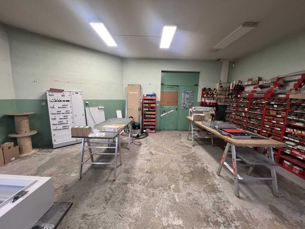 Au coeur de la zone industrielle de BEAUTIRAN et 