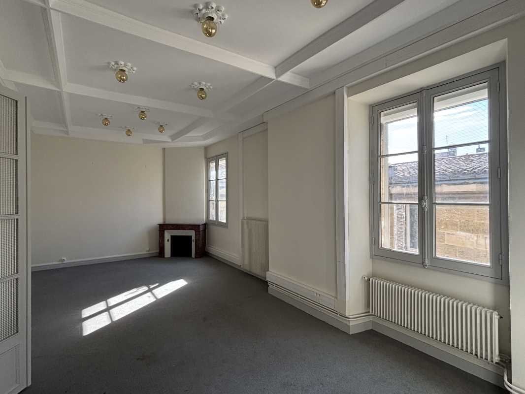 Au coeur du Triangle d'Or de Bordeaux et à proxim