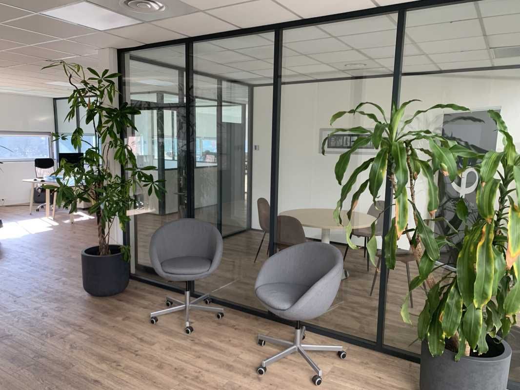 Situé à proximité du Parc des Expositions de Bord