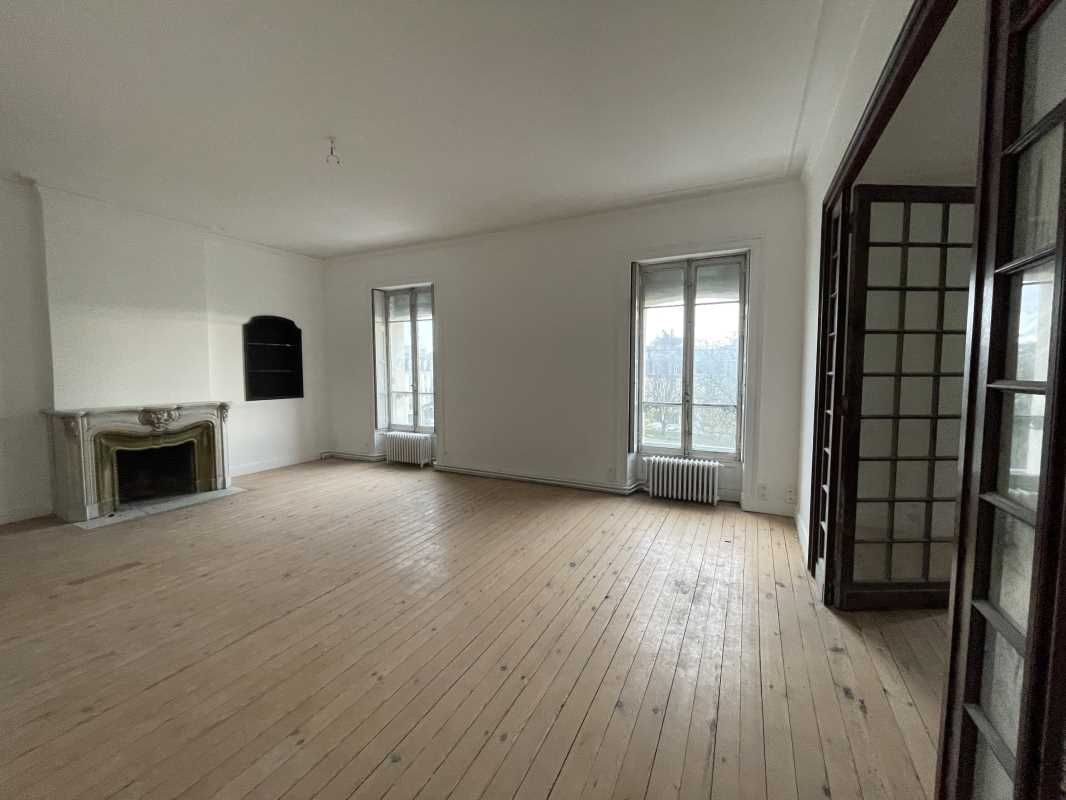 À coeur du Triangle d'Or FAIRE-RE vous propose à 