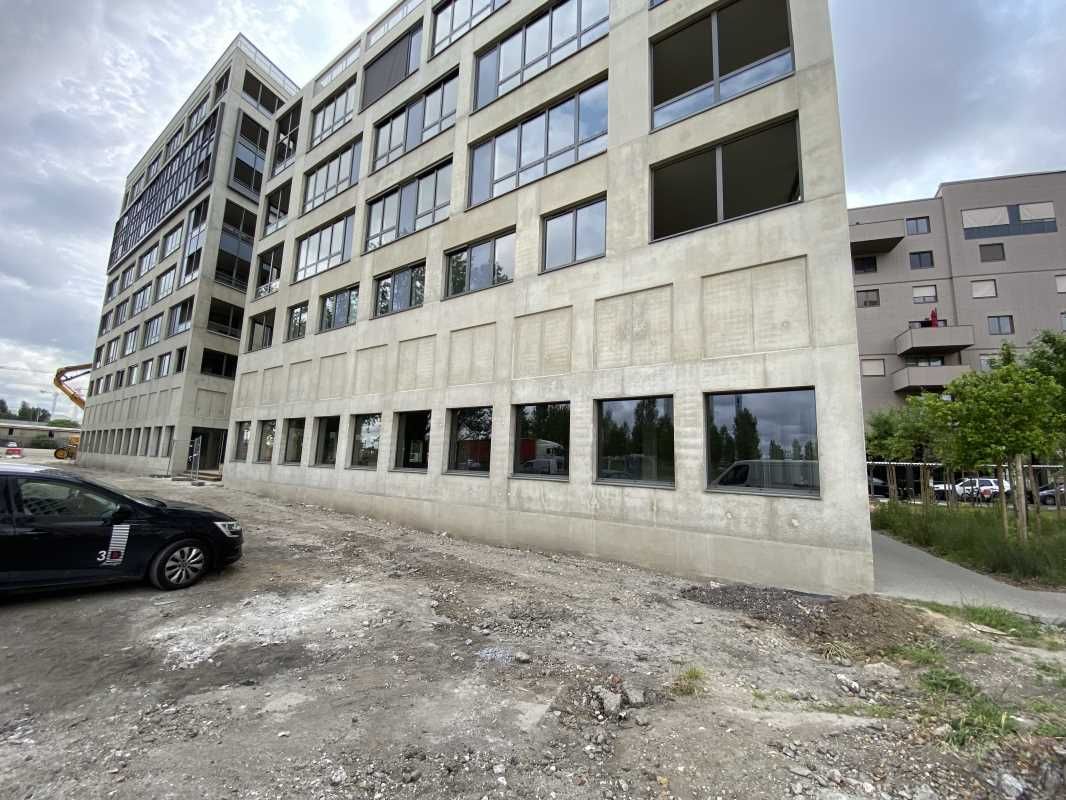 Locaux commerciaux de 326 m² divisibles à louer à